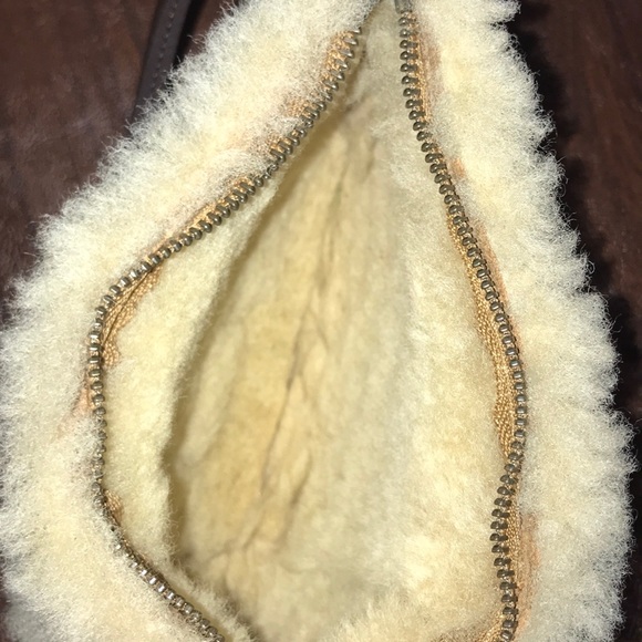 UGG wristlet - Picture 3 of 3